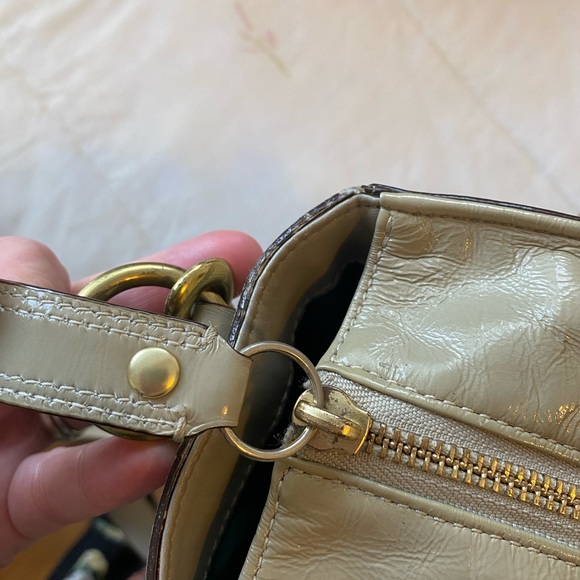 GUC Coach Chelsea Vintage Turnlock Tote - Picture 12 of 13